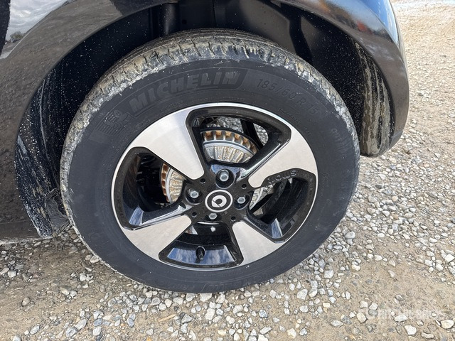 2021 SMART Fortwo COUP EQ 60KW PASSION Automobile - سيارة: صورة 4 2021 SMART Fortwo COUP EQ 60KW PASSION Automobile - سيارة: صورة 4