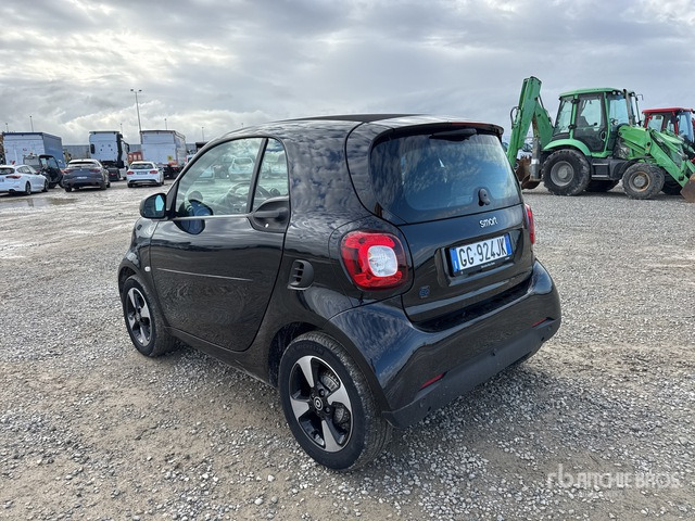 2021 SMART Fortwo COUP EQ 60KW PASSION Automobile - سيارة: صورة 2 2021 SMART Fortwo COUP EQ 60KW PASSION Automobile - سيارة: صورة 2