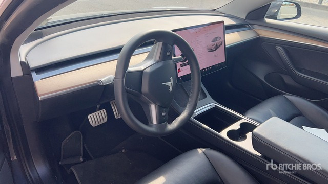 2021 Tesla Model 3 3 PERFORMANCE DUAL MOTOR 4WD Automobile - سيارة: صورة 5 2021 Tesla Model 3 3 PERFORMANCE DUAL MOTOR 4WD Automobile - سيارة: صورة 5