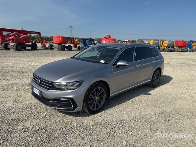 2021 Volkswagen Passat 1.4 PLUG IN HYBRID GTE DSG Station Wagon - سيارة ستيشن: صورة 2 2021 Volkswagen Passat 1.4 PLUG IN HYBRID GTE DSG Station Wagon - سيارة ستيشن: صورة 2