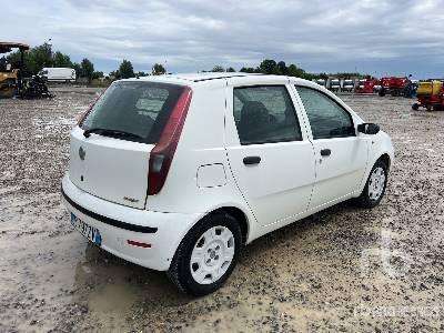 FIAT PUNTO - سيارة: صورة 3 FIAT PUNTO - سيارة: صورة 3
