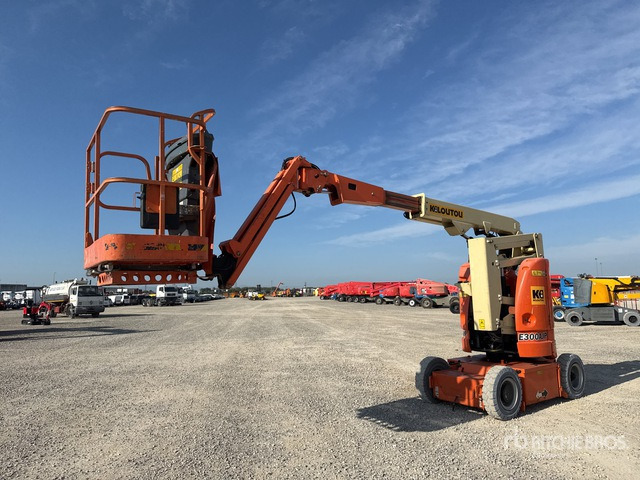 JLG E300 AJP Piattaforma monobraccio articolata - شاحنة ذراع مفصلي: صورة 2 JLG E300 AJP Piattaforma monobraccio articolata - شاحنة ذراع مفصلي: صورة 2