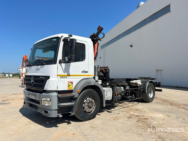 2006 Mercedes-Benz Axor 1823 4x2 Chassis Cabine Avec Grue 4x2 Cab and Chassis - شاحنة هيكل كابينة, شاحنة كرين: صورة 2 2006 Mercedes-Benz Axor 1823 4x2 Chassis Cabine Avec Grue 4x2 Cab and Chassis - شاحنة هيكل كابينة, شاحنة كرين: صورة 2