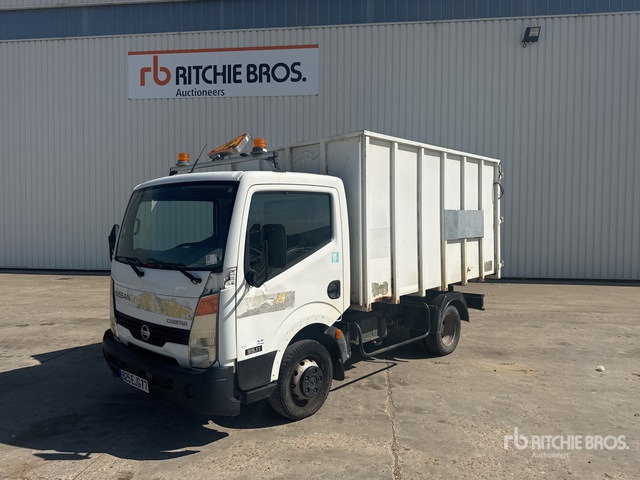 2007 Nissan Cabstar 35.11 4x2 Camion Benne Dump Truck: Light Duty - شاحنة قلاب: صورة 1 2007 Nissan Cabstar 35.11 4x2 Camion Benne Dump Truck: Light Duty - شاحنة قلاب: صورة 1