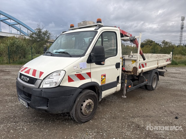 2011 Iveco 65C17 Fassi F22A.21 950 kg on 4x2 Cam ... Dump Truck with Crane - شاحنة قلاب: صورة 1 2011 Iveco 65C17 Fassi F22A.21 950 kg on 4x2 Cam ... Dump Truck with Crane - شاحنة قلاب: صورة 1