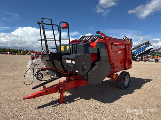 2015 Kuhn Altor 5070M Pailleuse Distributrice Livestock Feeder - عربة خلط الأعلاف: صورة 1 2015 Kuhn Altor 5070M Pailleuse Distributrice Livestock Feeder - عربة خلط الأعلاف: صورة 1