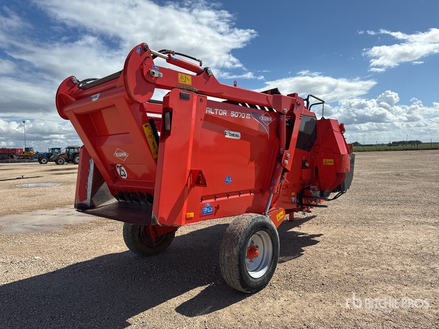 2015 Kuhn Altor 5070M Pailleuse Distributrice Livestock Feeder - عربة خلط الأعلاف: صورة 4 2015 Kuhn Altor 5070M Pailleuse Distributrice Livestock Feeder - عربة خلط الأعلاف: صورة 4