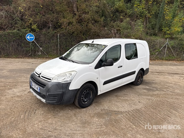 2017 Citroen Berlingo Vehicule Utilitaire Cargo Van - شاحنة التوصيل: صورة 2 2017 Citroen Berlingo Vehicule Utilitaire Cargo Van - شاحنة التوصيل: صورة 2