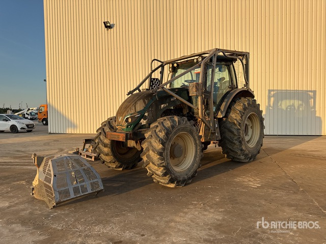2017 Valtra T174 (Inoperable) 4WD Tractor - جرار: صورة 2 2017 Valtra T174 (Inoperable) 4WD Tractor - جرار: صورة 2