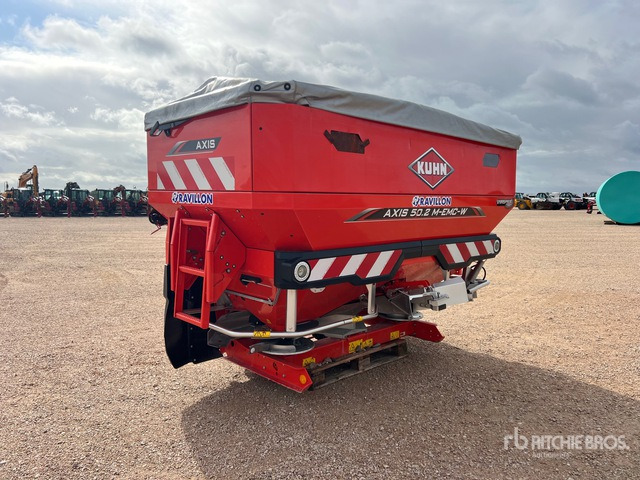 2018 Kuhn Axis 50.2 M-EMC-W 36 m 3-Point 5000 L Epandeur A ... Fertilizer Spreader - آلة رش السماد: صورة 3 2018 Kuhn Axis 50.2 M-EMC-W 36 m 3-Point 5000 L Epandeur A ... Fertilizer Spreader - آلة رش السماد: صورة 3