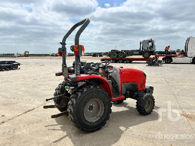 KUBOTA Tracteur Utilitaire - جرار صغير: صورة 3 KUBOTA Tracteur Utilitaire - جرار صغير: صورة 3