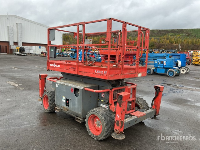 2016 Skyjack SJ6832 RT 4x4 Diesel Scissor Lift - رافعة هيدروليكية مقصية: صورة 4 2016 Skyjack SJ6832 RT 4x4 Diesel Scissor Lift - رافعة هيدروليكية مقصية: صورة 4