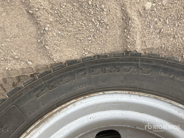 2021 Mitsubishi Canter 4x2 Flatbed Truck - شاحنات مسطحة: صورة 5 2021 Mitsubishi Canter 4x2 Flatbed Truck - شاحنات مسطحة: صورة 5