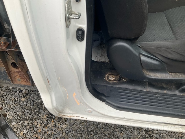 Toyota Hilux Bucket Truck - منصة تلسكوبية محمولة على شاحنة: صورة 3 Toyota Hilux Bucket Truck - منصة تلسكوبية محمولة على شاحنة: صورة 3