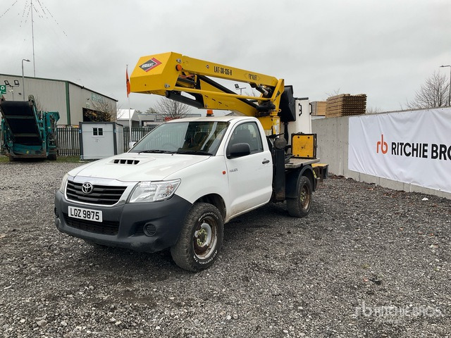 Toyota Hilux Bucket Truck - منصة تلسكوبية محمولة على شاحنة: صورة 2 Toyota Hilux Bucket Truck - منصة تلسكوبية محمولة على شاحنة: صورة 2