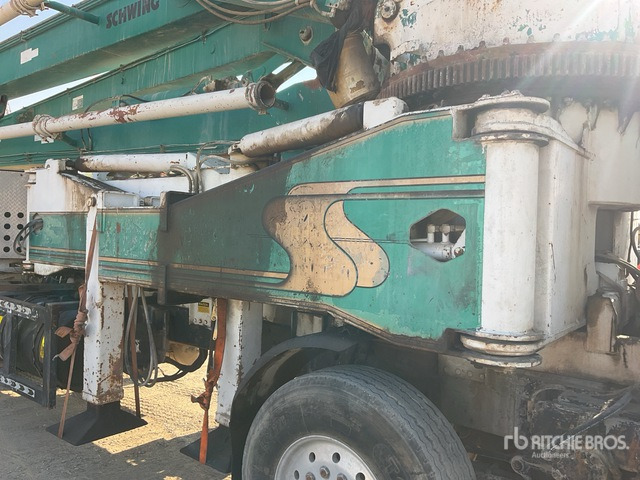 1998 Mack MR688S 1997 Schwing KVM 42/38 42 m on 8x4 Concrete Pump Truck - مضخة خرسانة: صورة 4 1998 Mack MR688S 1997 Schwing KVM 42/38 42 m on 8x4 Concrete Pump Truck - مضخة خرسانة: صورة 4