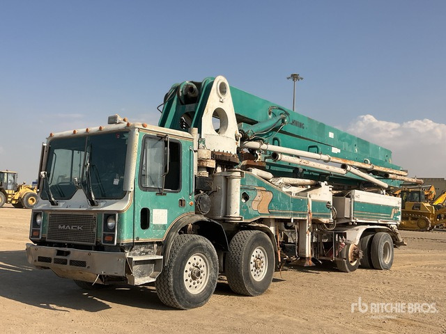 1998 Mack MR688S 1997 Schwing KVM 42/38 42 m on 8x4 Concrete Pump Truck - مضخة خرسانة: صورة 1 1998 Mack MR688S 1997 Schwing KVM 42/38 42 m on 8x4 Concrete Pump Truck - مضخة خرسانة: صورة 1