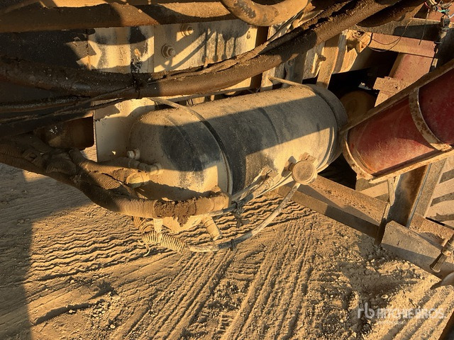 1999 Mack MR688S 1999 Schwing 32/28 XL 32 m on 6x4 Concrete Pump Truck - مضخة خرسانة: صورة 4 1999 Mack MR688S 1999 Schwing 32/28 XL 32 m on 6x4 Concrete Pump Truck - مضخة خرسانة: صورة 4