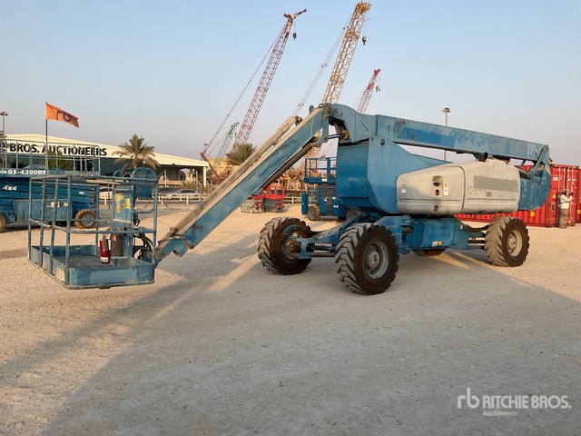 2008 Genie Z-135 4WD Diesel Articulating Boom Lift - شاحنة ذراع مفصلي: صورة 1 2008 Genie Z-135 4WD Diesel Articulating Boom Lift - شاحنة ذراع مفصلي: صورة 1