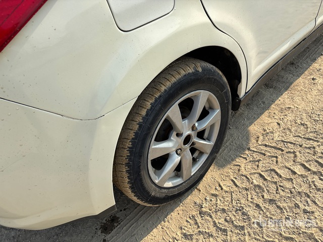 2009 Nissan Tilda Automobile - سيارة: صورة 5 2009 Nissan Tilda Automobile - سيارة: صورة 5