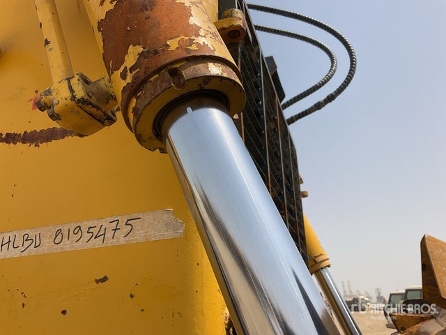 2011 Komatsu D155A-6 - جرافة: صورة 5 2011 Komatsu D155A-6 - جرافة: صورة 5