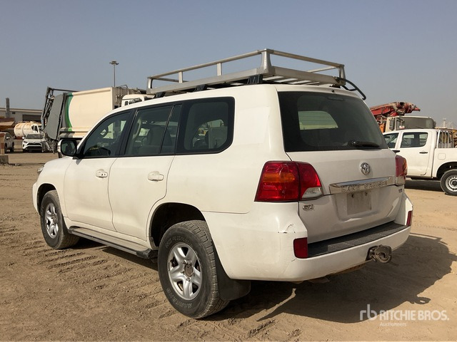 2012 Toyota Land Cruiser GX 200L 4x4 SUV - سيارة دفع رباعي: صورة 2 2012 Toyota Land Cruiser GX 200L 4x4 SUV - سيارة دفع رباعي: صورة 2