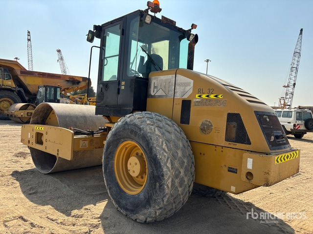 2013 Cat CS-533E Smooth Drum Compactor - مدحلة ضاغطة: صورة 2 2013 Cat CS-533E Smooth Drum Compactor - مدحلة ضاغطة: صورة 2