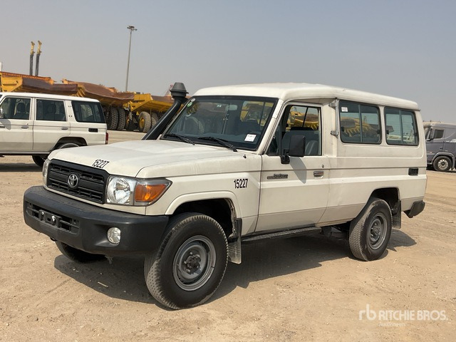2013 Toyota Land Cruiser 78L 4x4 SUV - سيارة دفع رباعي: صورة 1 2013 Toyota Land Cruiser 78L 4x4 SUV - سيارة دفع رباعي: صورة 1
