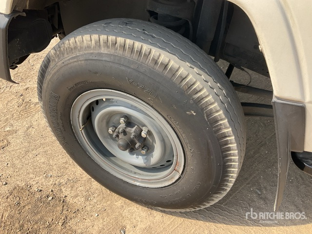 2013 Toyota Land Cruiser 78L 4x4 SUV - سيارة دفع رباعي: صورة 5 2013 Toyota Land Cruiser 78L 4x4 SUV - سيارة دفع رباعي: صورة 5