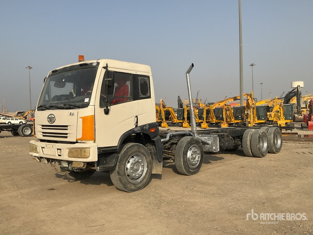 2014 FAW CA1313P 8x4 Twin-Steer Cab and Chassis - شاحنة هيكل كابينة: صورة 2 2014 FAW CA1313P 8x4 Twin-Steer Cab and Chassis - شاحنة هيكل كابينة: صورة 2