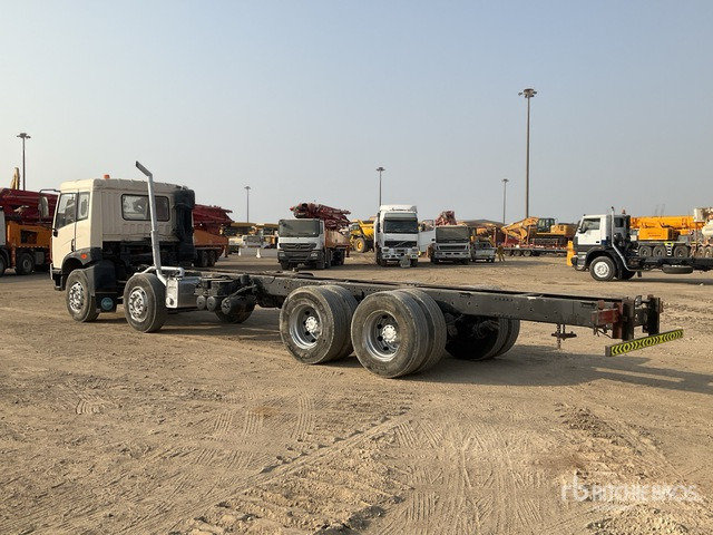 2014 FAW CA1313P 8x4 Twin-Steer Cab and Chassis - شاحنة هيكل كابينة: صورة 4 2014 FAW CA1313P 8x4 Twin-Steer Cab and Chassis - شاحنة هيكل كابينة: صورة 4