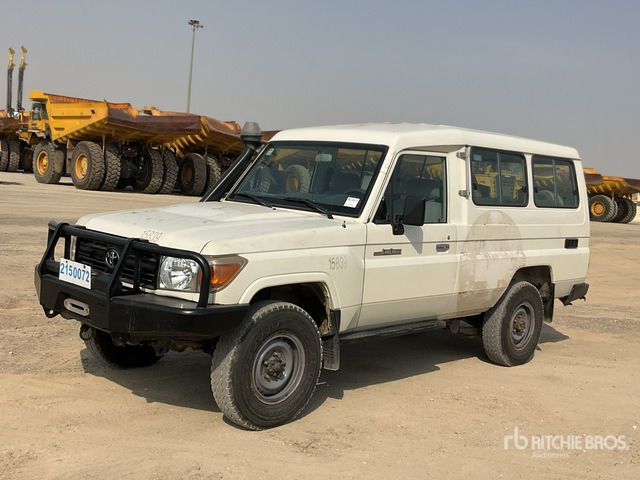 2014 Toyota Land Cruiser 78L 4x4 SUV - سيارة دفع رباعي: صورة 1 2014 Toyota Land Cruiser 78L 4x4 SUV - سيارة دفع رباعي: صورة 1