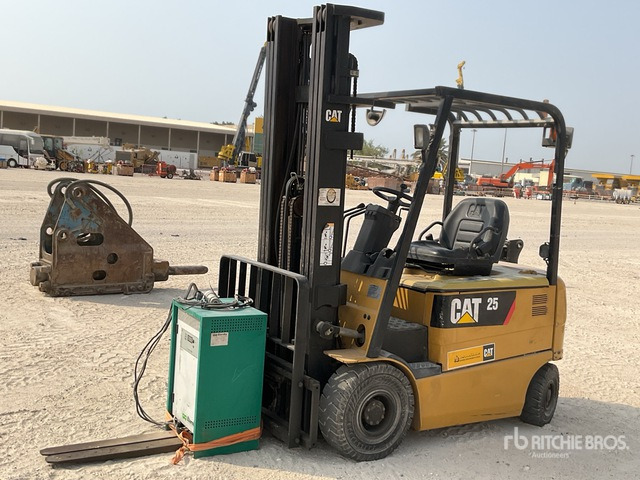 2015 Cat EP25K-PAC 2.5 ton Electric Forklift - رافعة شوكية كهربائية: صورة 2 2015 Cat EP25K-PAC 2.5 ton Electric Forklift - رافعة شوكية كهربائية: صورة 2