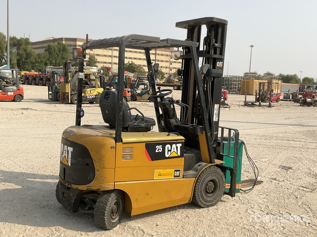 2015 Cat EP25K-PAC 2.5 ton Electric Forklift - رافعة شوكية كهربائية: صورة 3 2015 Cat EP25K-PAC 2.5 ton Electric Forklift - رافعة شوكية كهربائية: صورة 3