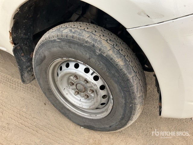 2016 Mitsubishi L200 4x4 Crew Cab Pickup - شاحنة البيك أب: صورة 5 2016 Mitsubishi L200 4x4 Crew Cab Pickup - شاحنة البيك أب: صورة 5