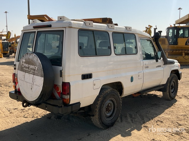 2016 Toyota Land Cruiser 78R 4x4 SUV - سيارة دفع رباعي: صورة 2 2016 Toyota Land Cruiser 78R 4x4 SUV - سيارة دفع رباعي: صورة 2