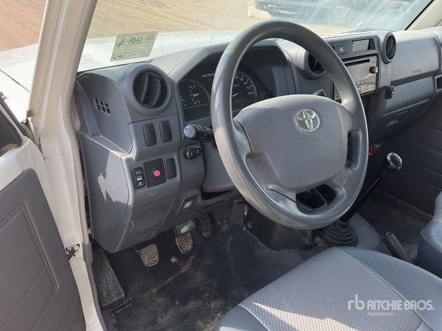 2016 Toyota Land Cruiser 79L 4x4 Crew Cab Pickup - شاحنة البيك أب: صورة 5 2016 Toyota Land Cruiser 79L 4x4 Crew Cab Pickup - شاحنة البيك أب: صورة 5