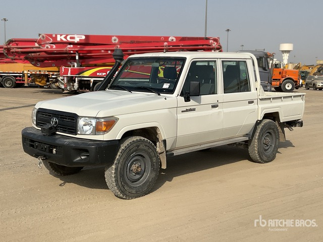2016 Toyota Land Cruiser 79L 4x4 Crew Cab Pickup - شاحنة البيك أب: صورة 2 2016 Toyota Land Cruiser 79L 4x4 Crew Cab Pickup - شاحنة البيك أب: صورة 2