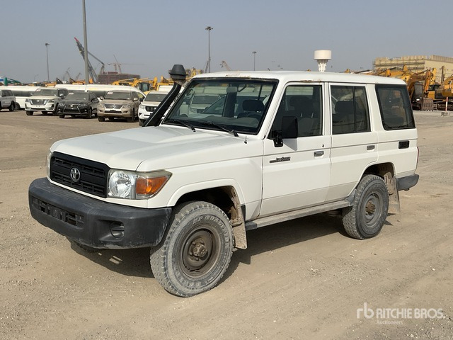 2018 Toyota Land Cruiser 76L 4x4 SUV - سيارة دفع رباعي: صورة 2 2018 Toyota Land Cruiser 76L 4x4 SUV - سيارة دفع رباعي: صورة 2