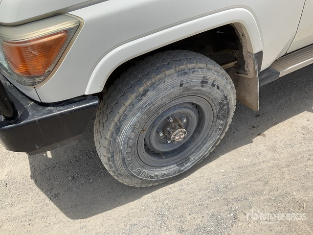 2018 Toyota Land Cruiser 76L 4x4 SUV - سيارة دفع رباعي: صورة 5 2018 Toyota Land Cruiser 76L 4x4 SUV - سيارة دفع رباعي: صورة 5