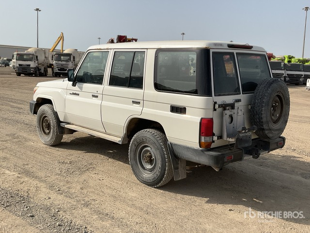 2018 Toyota Land Cruiser 76L 4x4 SUV - سيارة دفع رباعي: صورة 3 2018 Toyota Land Cruiser 76L 4x4 SUV - سيارة دفع رباعي: صورة 3