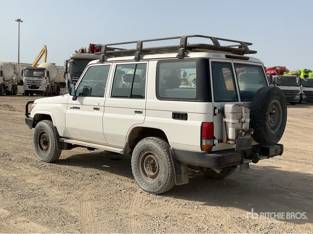 2018 Toyota Land Cruiser 76L 4x4 SUV - سيارة دفع رباعي: صورة 3 2018 Toyota Land Cruiser 76L 4x4 SUV - سيارة دفع رباعي: صورة 3