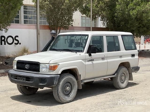 2018 Toyota Land Cruiser 76L 4x4 SUV - سيارة دفع رباعي: صورة 2 2018 Toyota Land Cruiser 76L 4x4 SUV - سيارة دفع رباعي: صورة 2