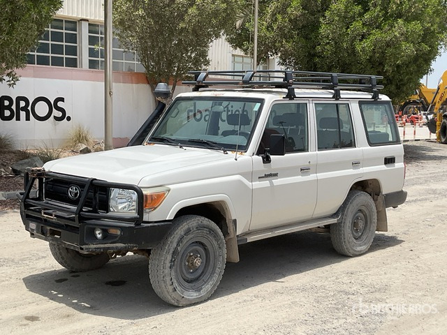 2018 Toyota Land Cruiser 76L 4x4 SUV - سيارة دفع رباعي: صورة 2 2018 Toyota Land Cruiser 76L 4x4 SUV - سيارة دفع رباعي: صورة 2