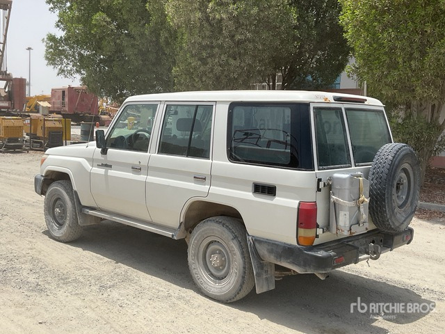 2018 Toyota Land Cruiser 76L 4x4 SUV - سيارة دفع رباعي: صورة 3 2018 Toyota Land Cruiser 76L 4x4 SUV - سيارة دفع رباعي: صورة 3