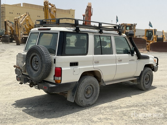 2018 Toyota Land Cruiser 76L 4x4 SUV - سيارة دفع رباعي: صورة 4 2018 Toyota Land Cruiser 76L 4x4 SUV - سيارة دفع رباعي: صورة 4