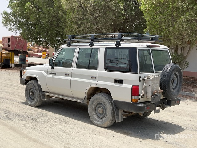 2018 Toyota Land Cruiser 76L 4x4 SUV - سيارة دفع رباعي: صورة 4 2018 Toyota Land Cruiser 76L 4x4 SUV - سيارة دفع رباعي: صورة 4