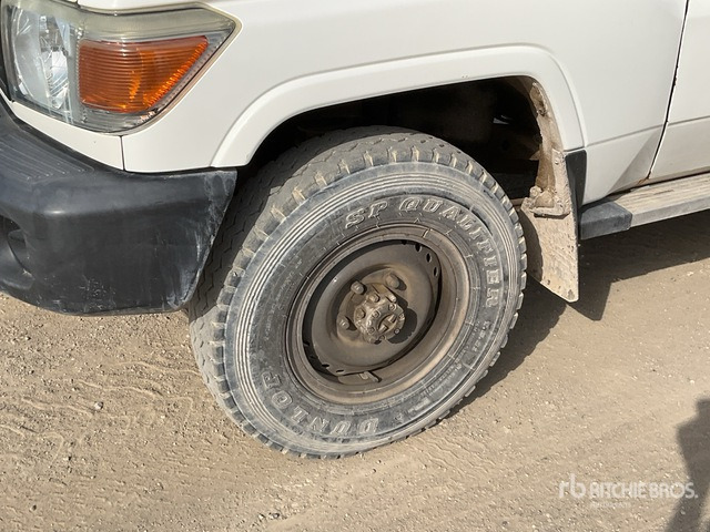 2018 Toyota Land Cruiser 76L 4x4 SUV - سيارة دفع رباعي: صورة 5 2018 Toyota Land Cruiser 76L 4x4 SUV - سيارة دفع رباعي: صورة 5