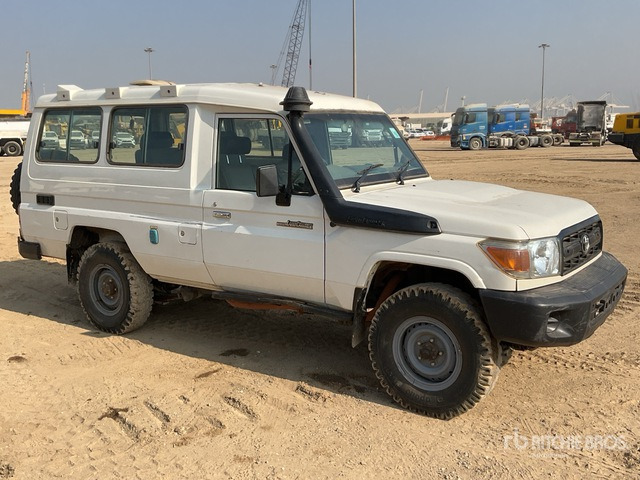 2018 Toyota Land Cruiser 78R 4x4 SUV - سيارة دفع رباعي: صورة 1 2018 Toyota Land Cruiser 78R 4x4 SUV - سيارة دفع رباعي: صورة 1