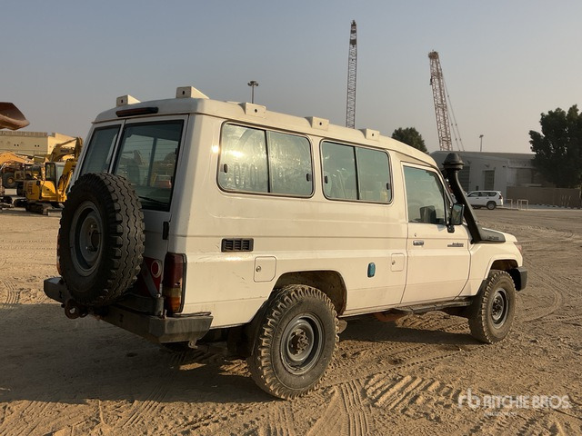 2018 Toyota Land Cruiser 78R 4x4 SUV - سيارة دفع رباعي: صورة 2 2018 Toyota Land Cruiser 78R 4x4 SUV - سيارة دفع رباعي: صورة 2